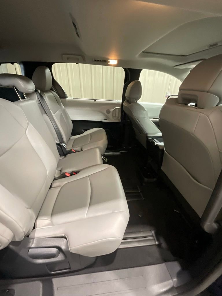 Used 2026 Toyota Sienna XLE image 14