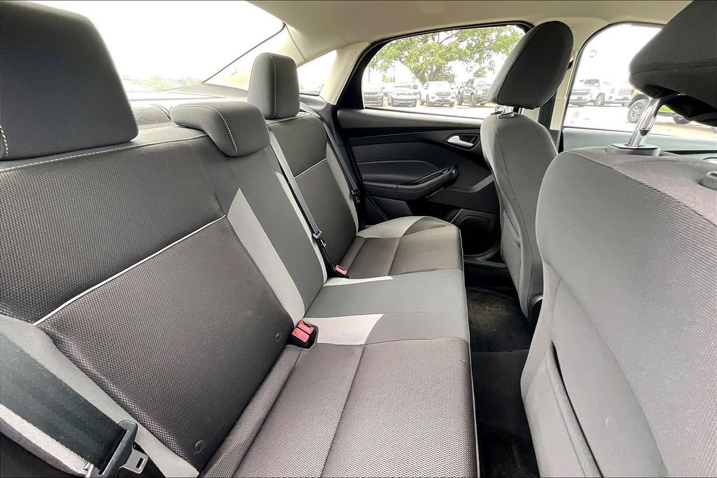 Used 2014 Ford Focus SE FWD image 21