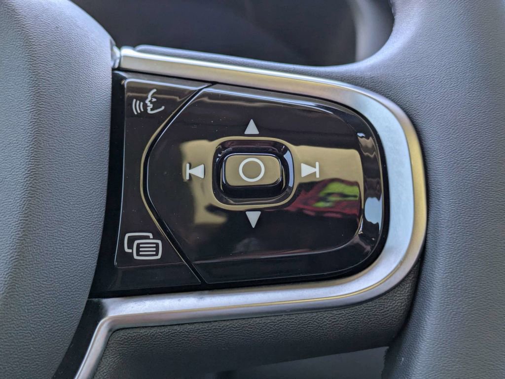 Certified 2023 Volvo XC60 B5 Ultimate w/ Protection Package Premier image 35