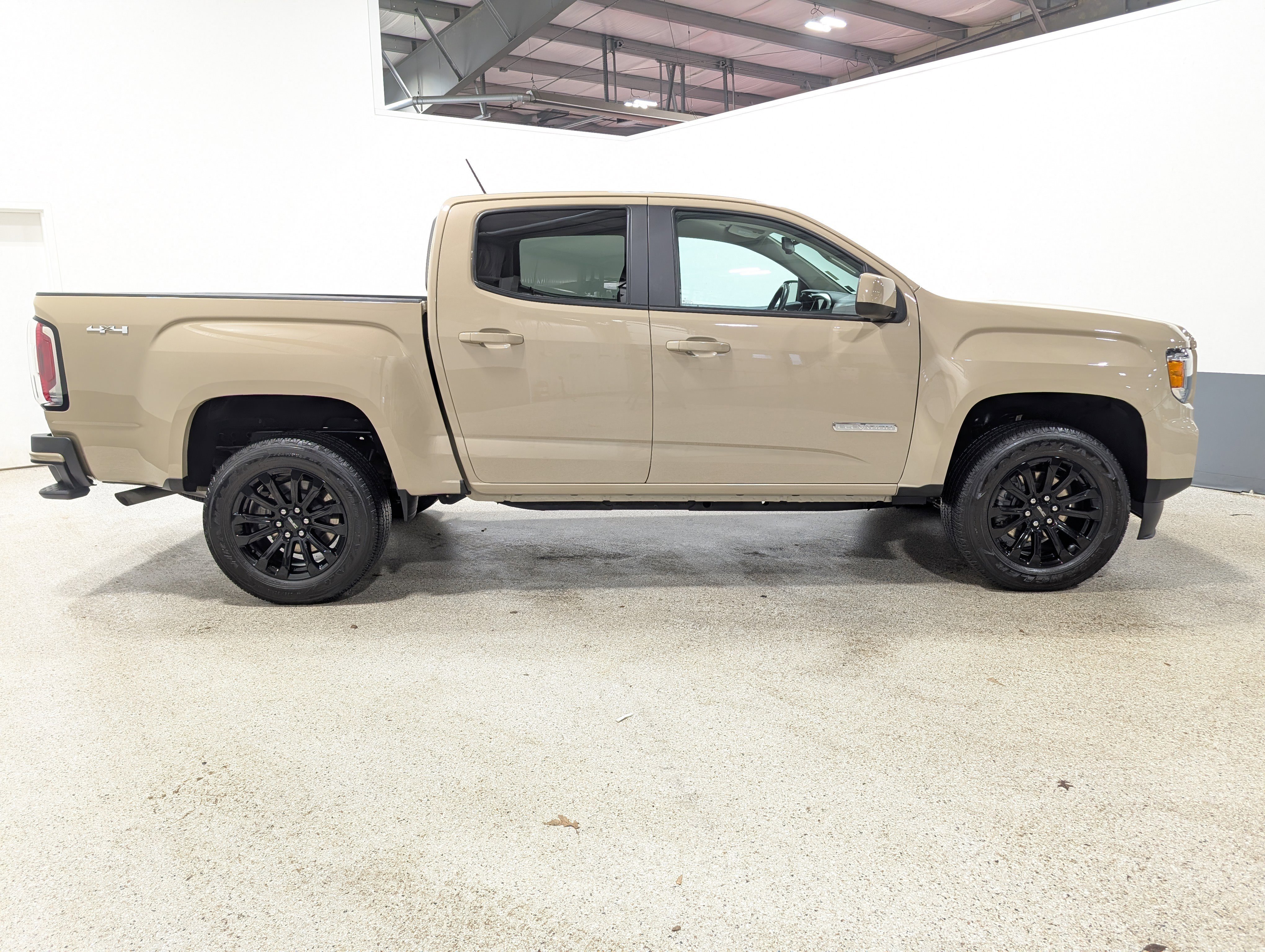 Used 2022 GMC Canyon Elevation w/ Elevation Premium Package image 2