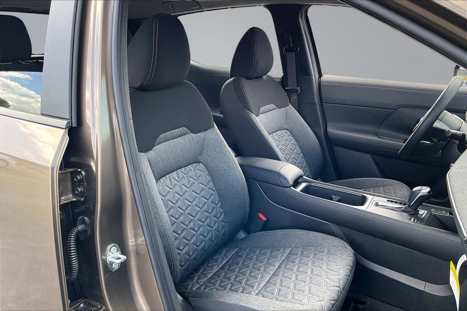 New 2026 Nissan Kicks SV FWD image 9