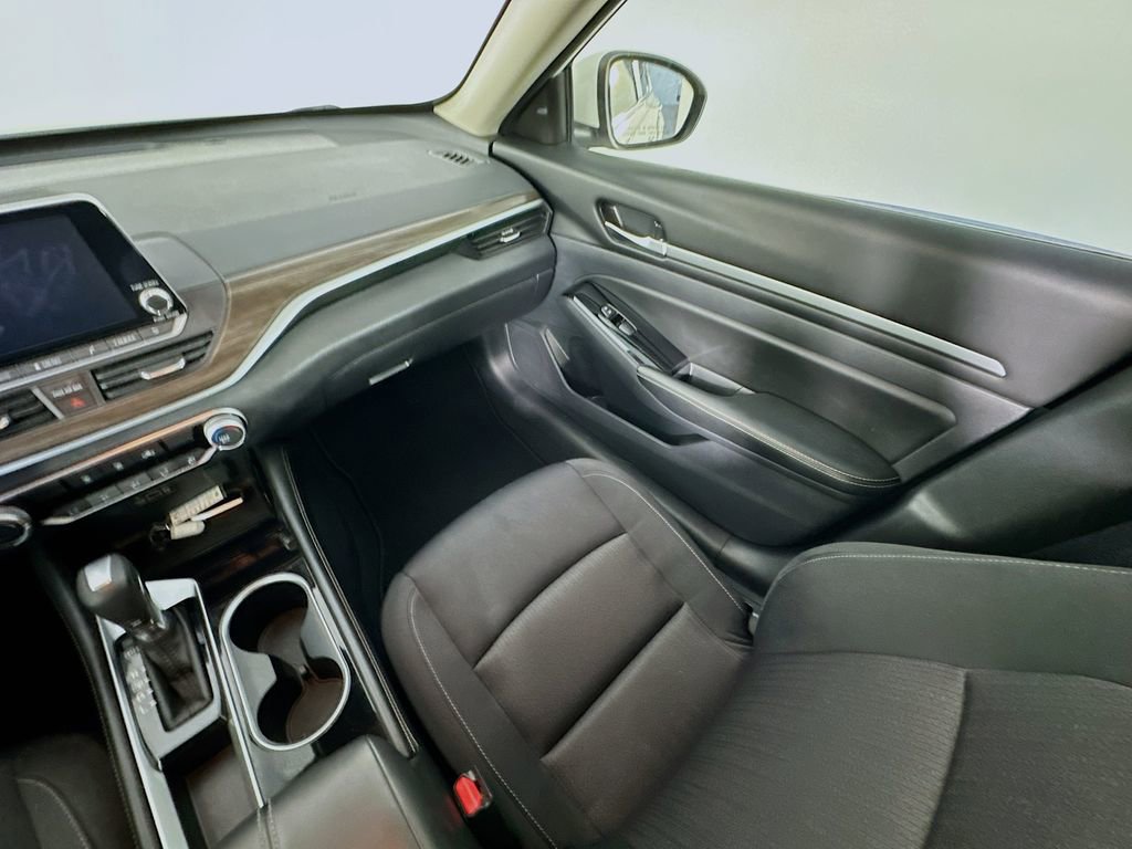 Used 2023 Nissan Altima 2.5 SV FWD image 11