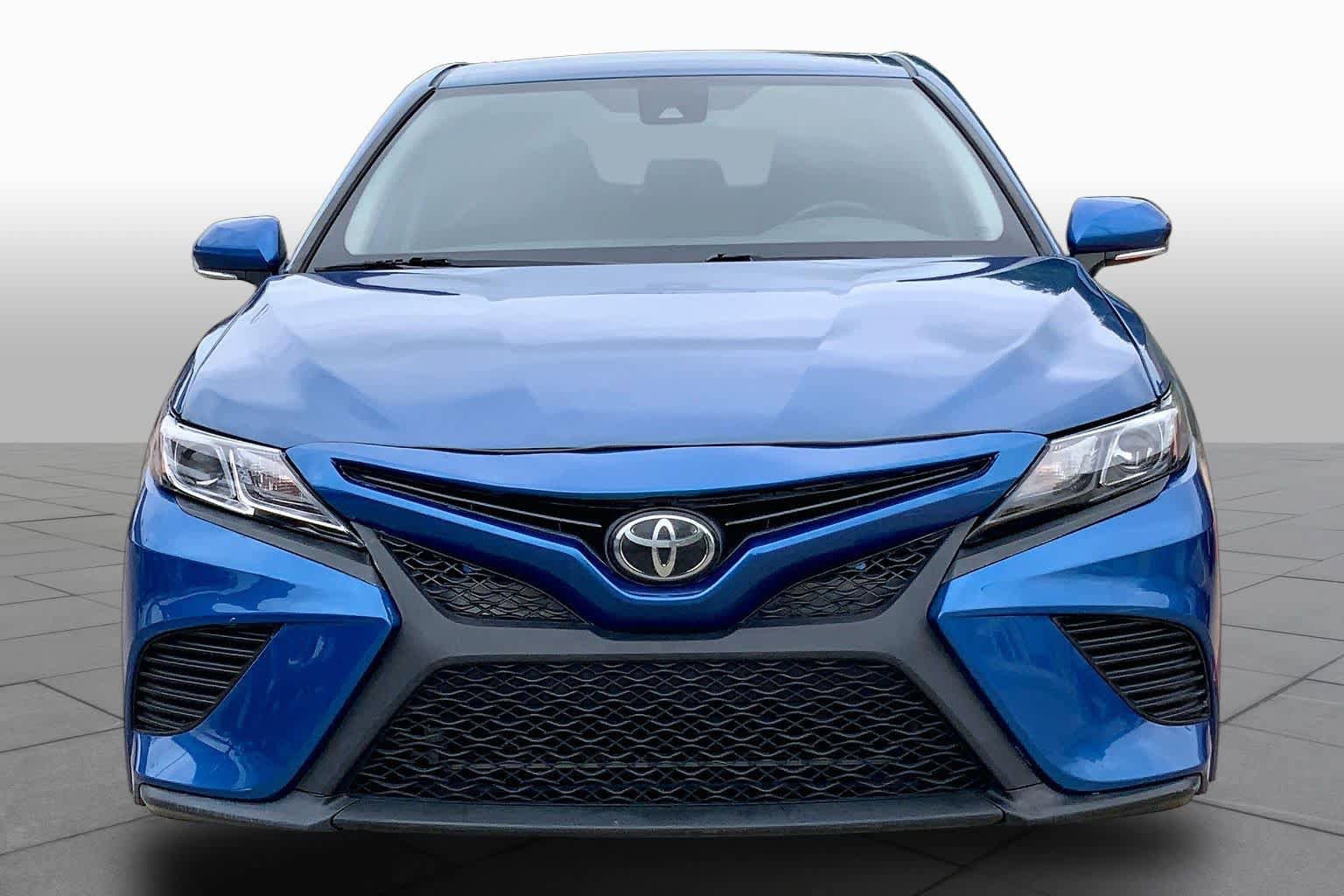 Used 2020 Toyota Camry SE w/ Convenience Package image 4