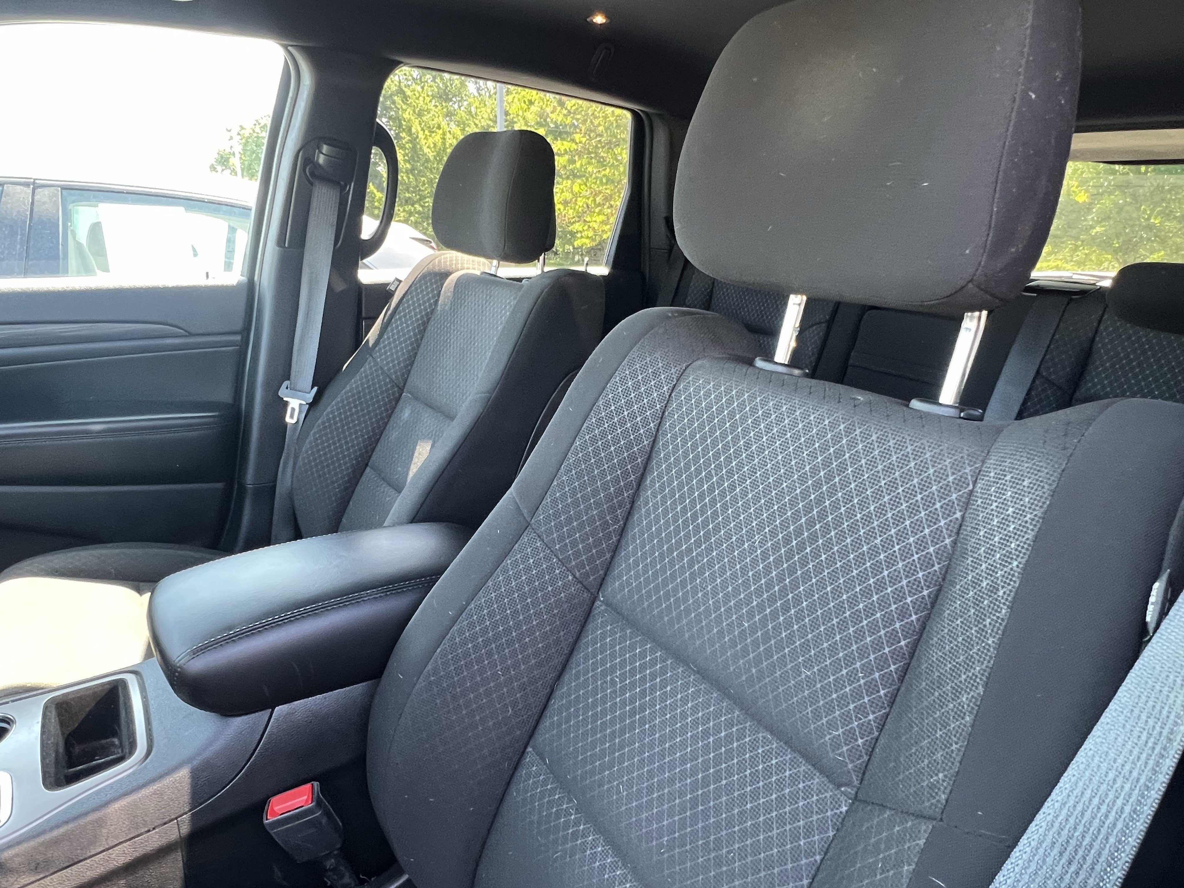 Used 2021 Jeep Grand Cherokee Laredo AWD/4WD image 16