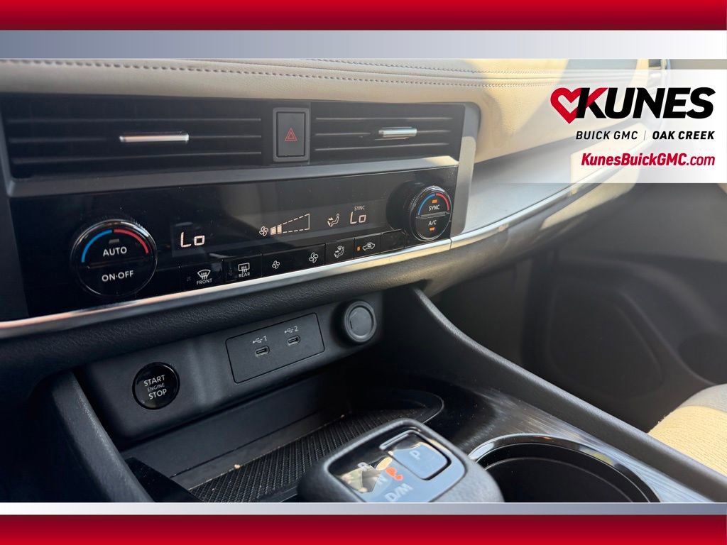 Used 2025 Nissan Rogue SV AWD/4WD image 16