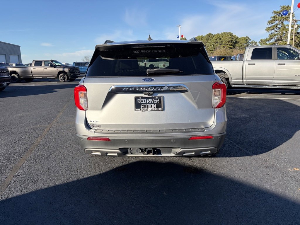 Used 2022 Ford Explorer XLT w/ Equipment Group 202A image 4