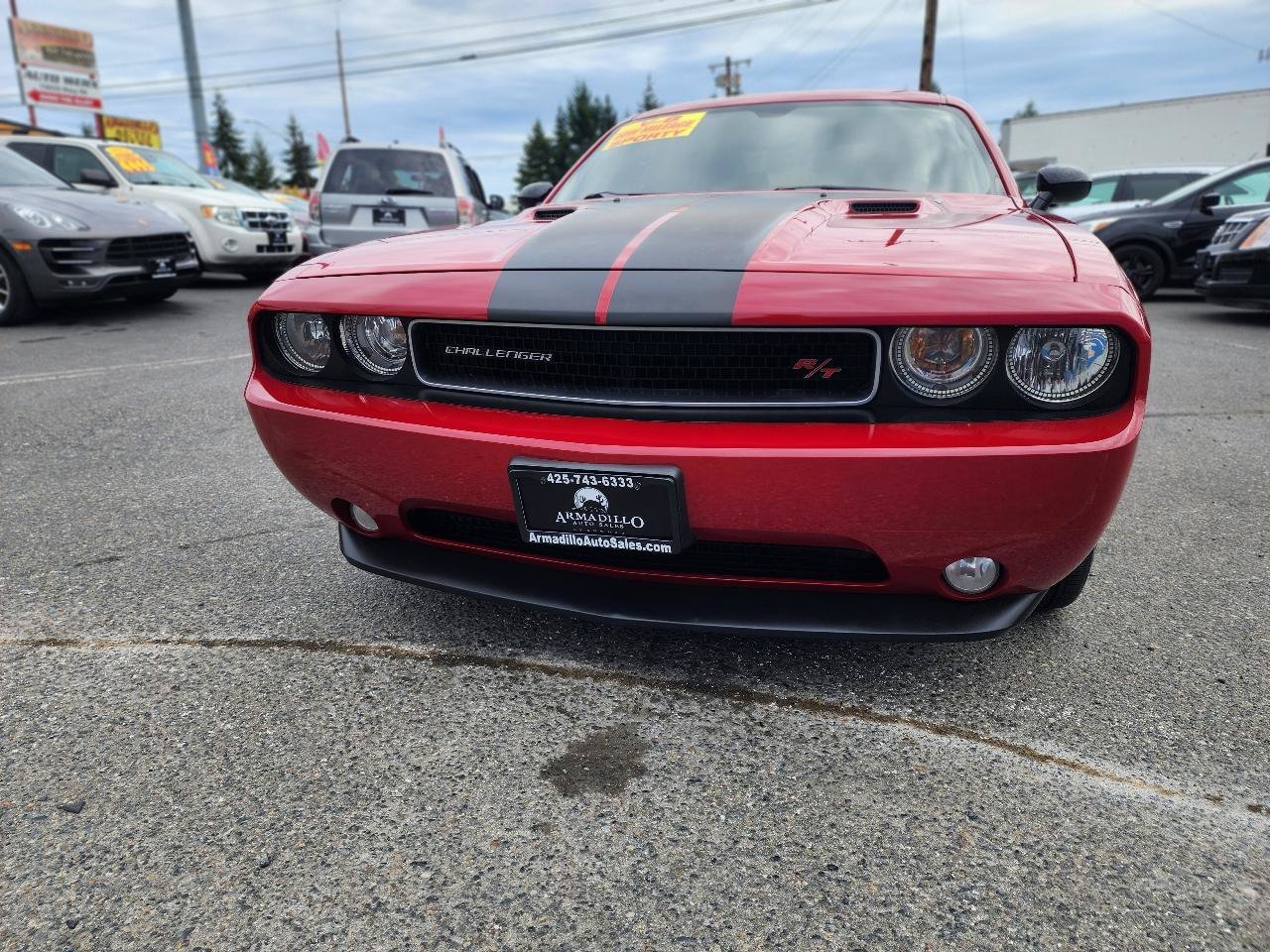 Used 2012 Dodge Challenger R/T RWD image 2