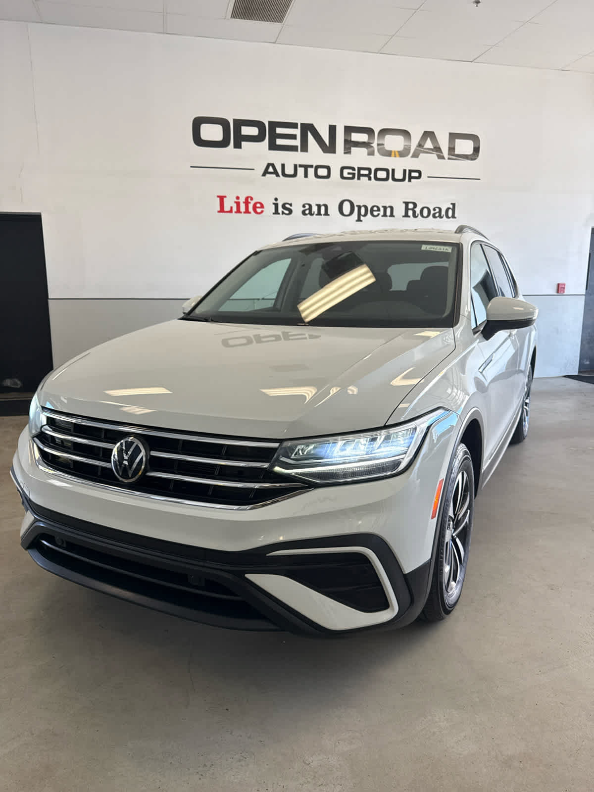 Used 2022 Volkswagen Tiguan S AWD/4WD image 1