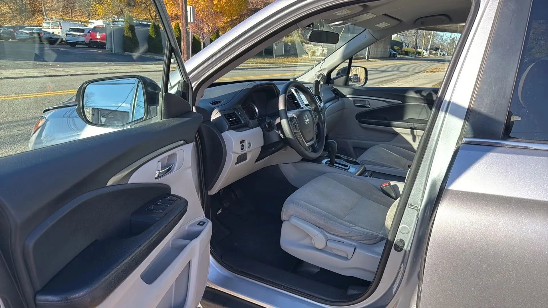 Used 2018 Honda Pilot LX image 23