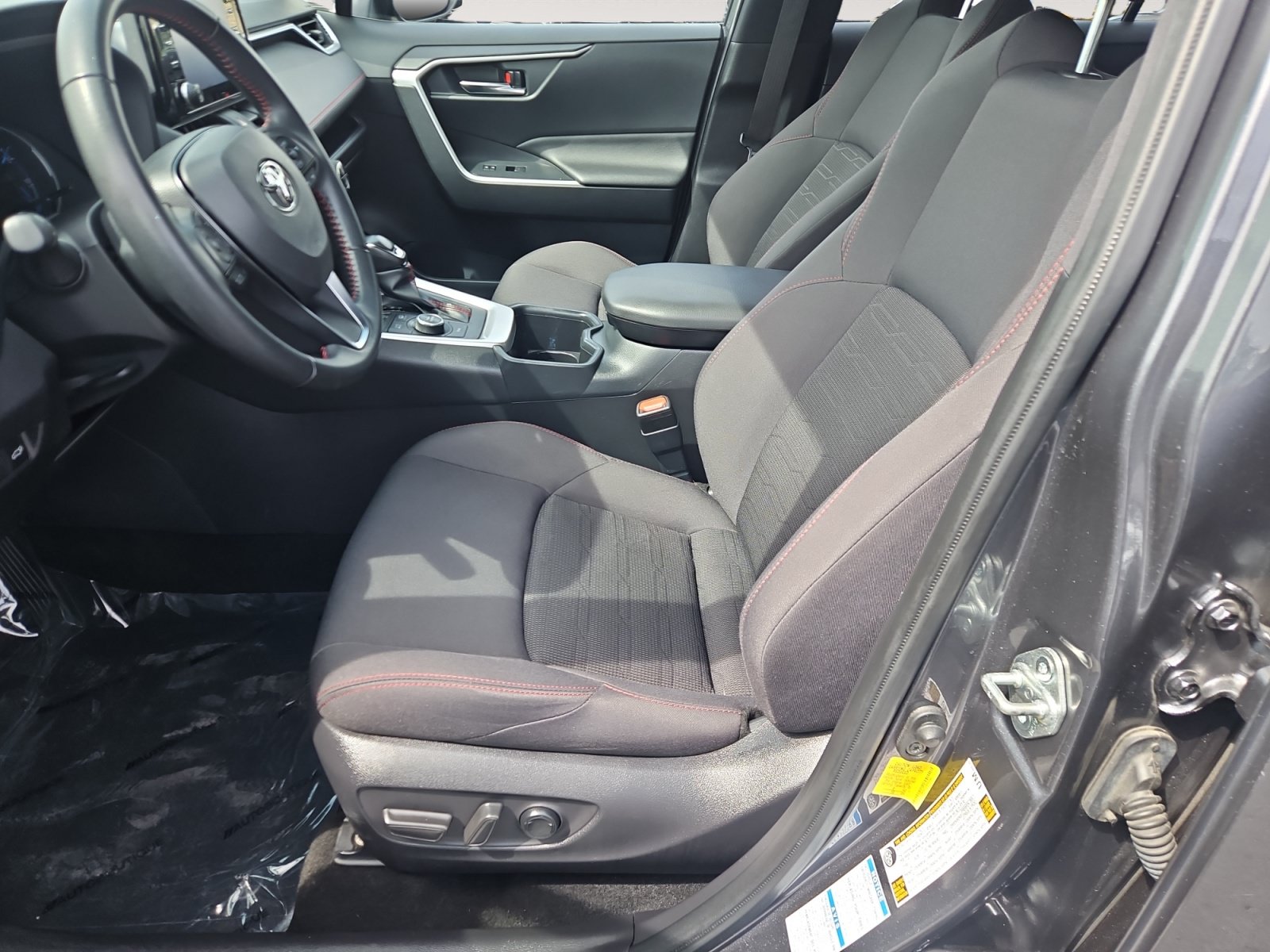 Used 2022 Toyota RAV4 SE AWD/4WD image 9