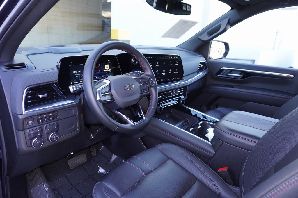 Used 2025 Chevrolet Suburban RST image 16