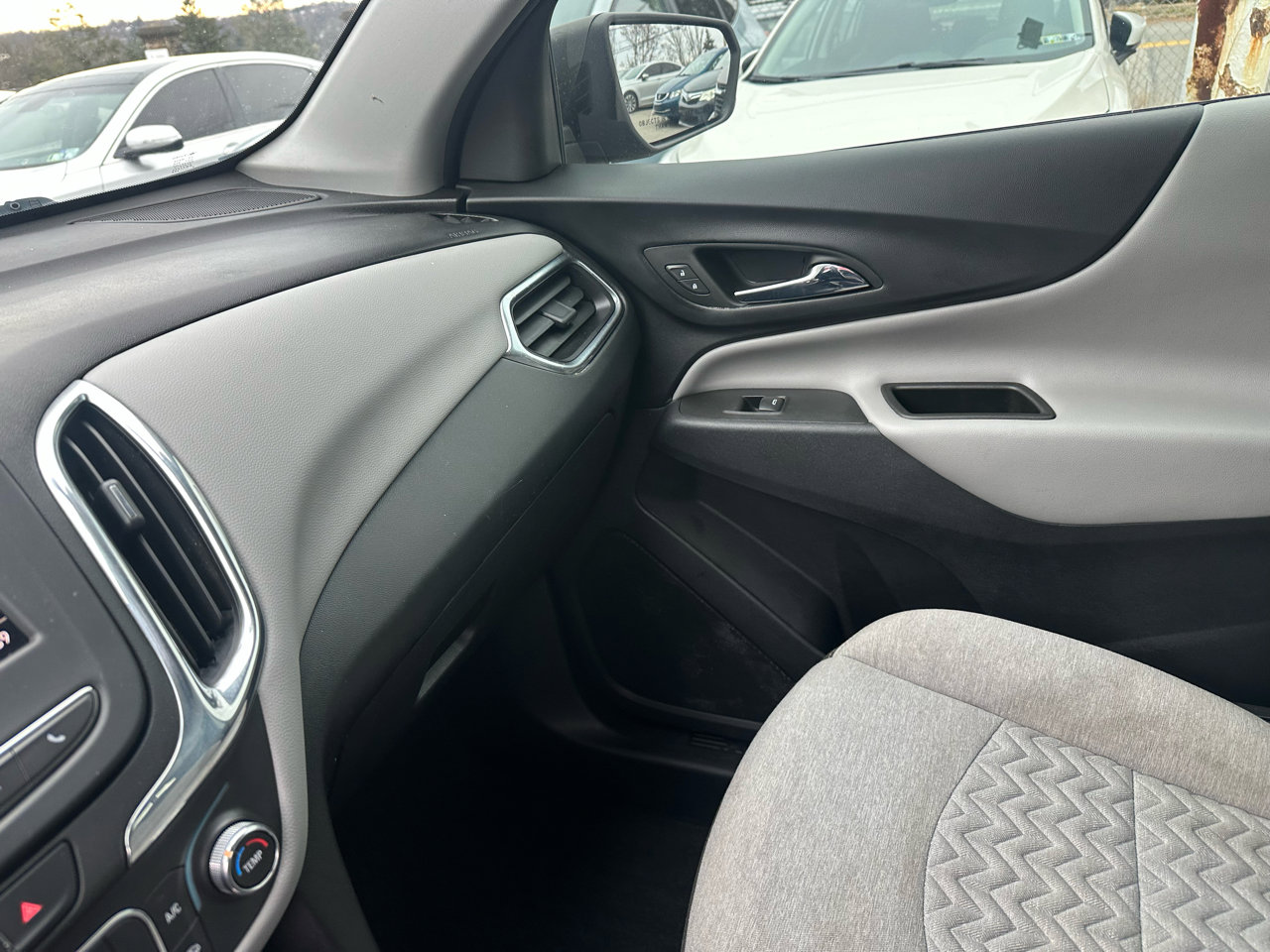 Used 2022 Chevrolet Equinox LS image 19