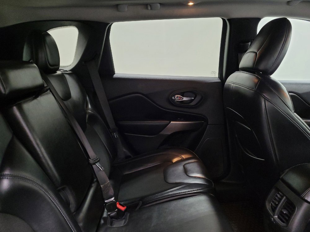 Used 2020 Jeep Cherokee Latitude Plus w/ Comfort/Convenience Group image 19