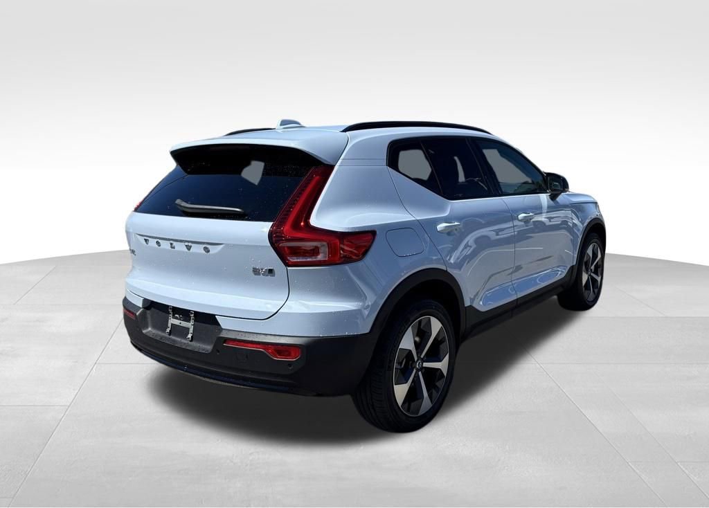 New 2026 Volvo XC40 B5 Core w/ Climate Package AWD/4WD image 6