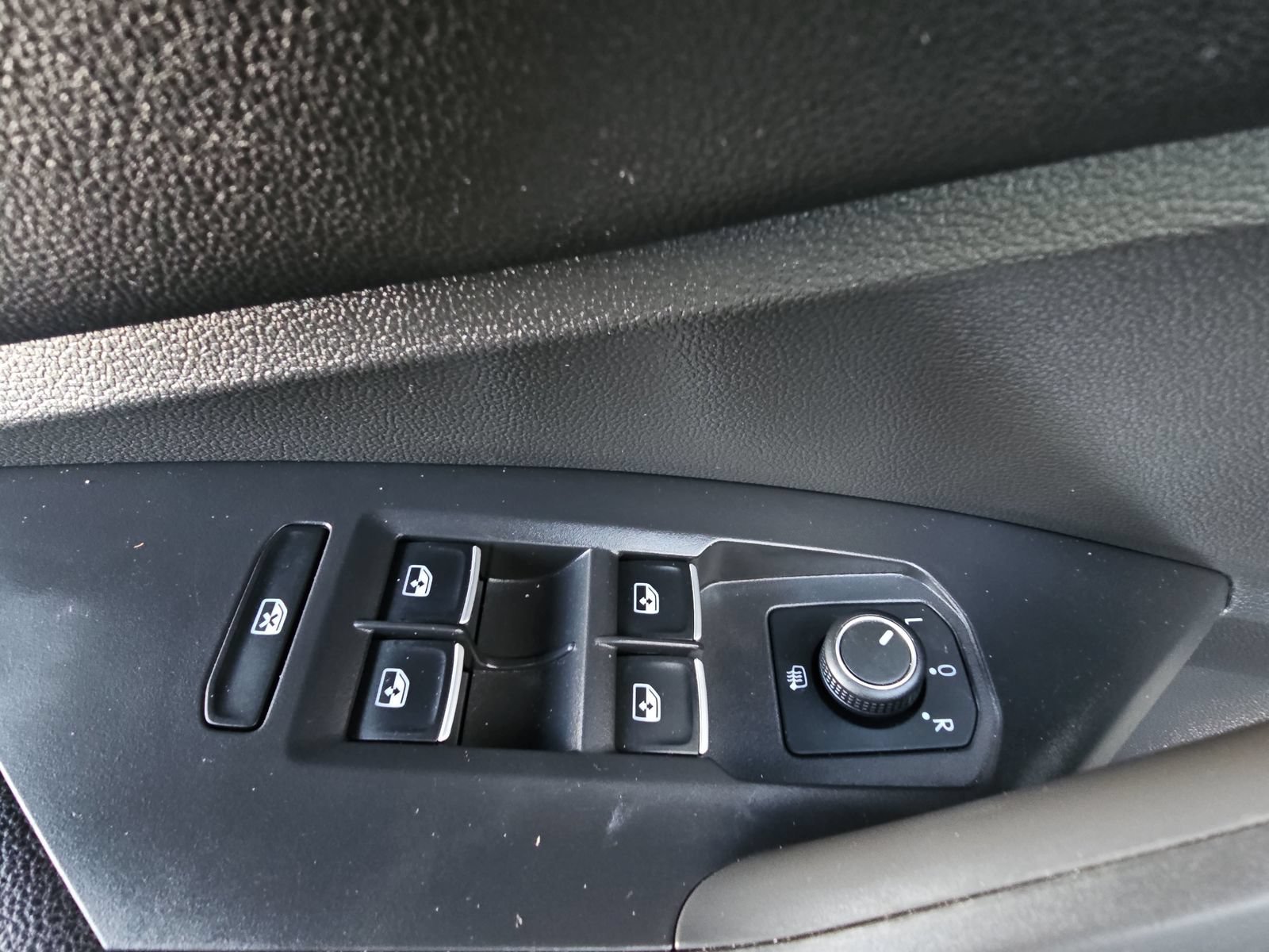 Used 2022 Volkswagen Jetta SEL FWD image 26
