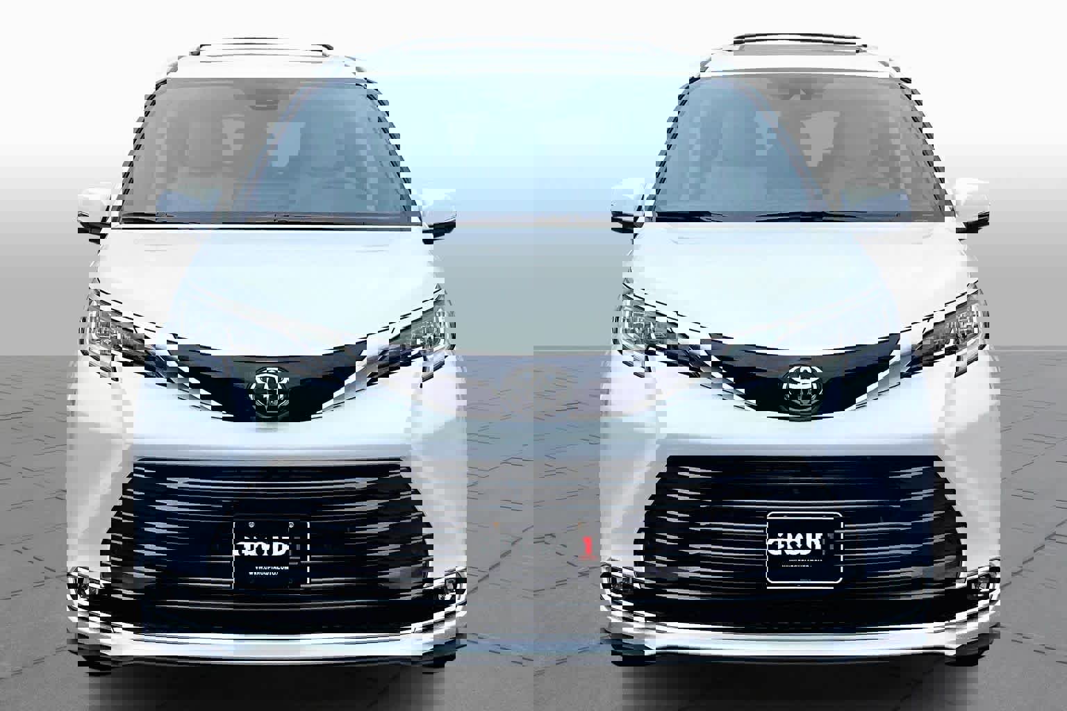 New 2026 Toyota Sienna Limited image 3