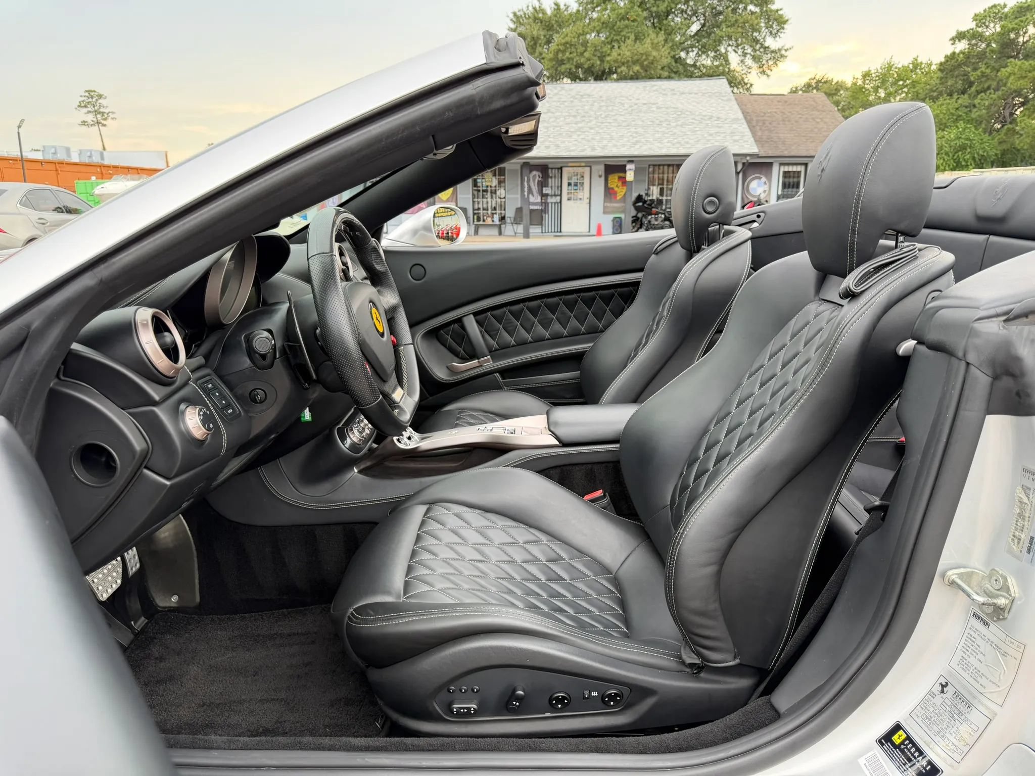 Used 2010 Ferrari California RWD image 21