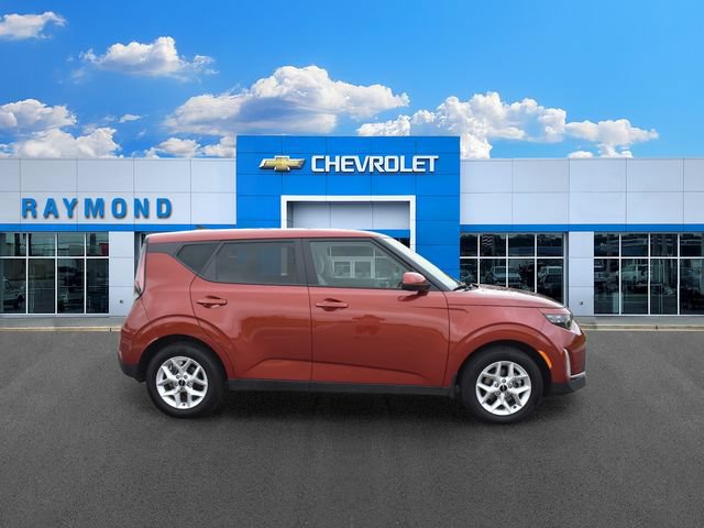 Used 2023 Kia Soul LX w/ LX Technology Package FWD image 2