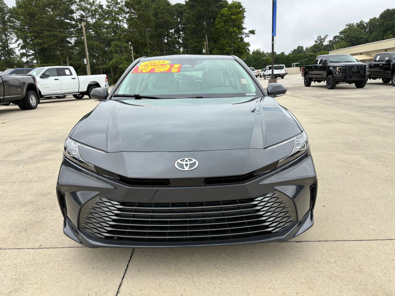 Used 2025 Toyota Camry XLE FWD image 3