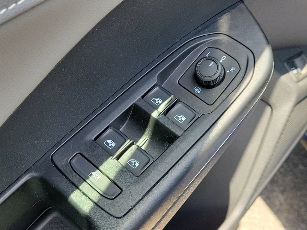 Used 2024 Volkswagen Taos SE FWD image 19