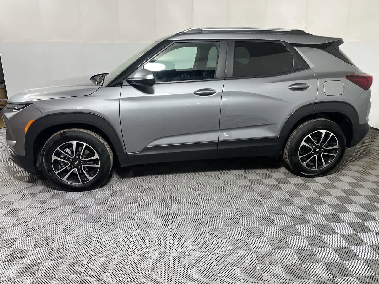 Used 2025 Chevrolet TrailBlazer LT FWD image 5