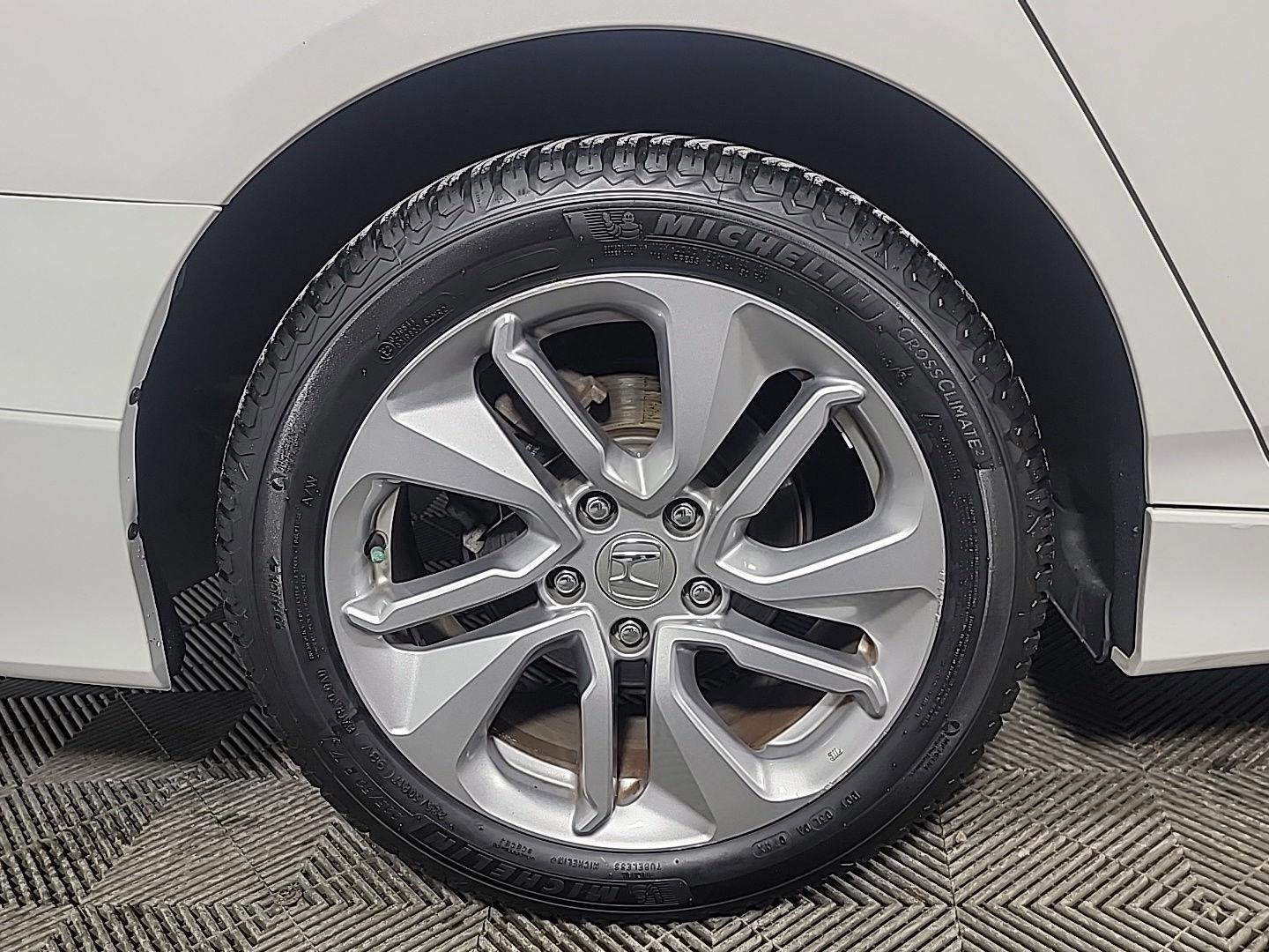 Certified 2018 Honda Accord LX image 3