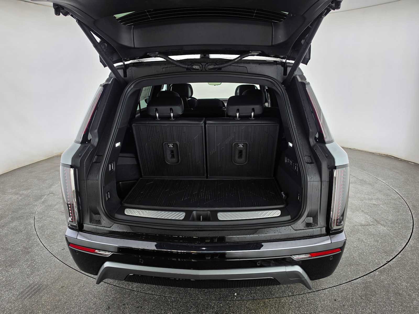 New 2027 Cadillac Vistiq Sport w/ LPO, Floor Liner Package AWD/4WD image 15