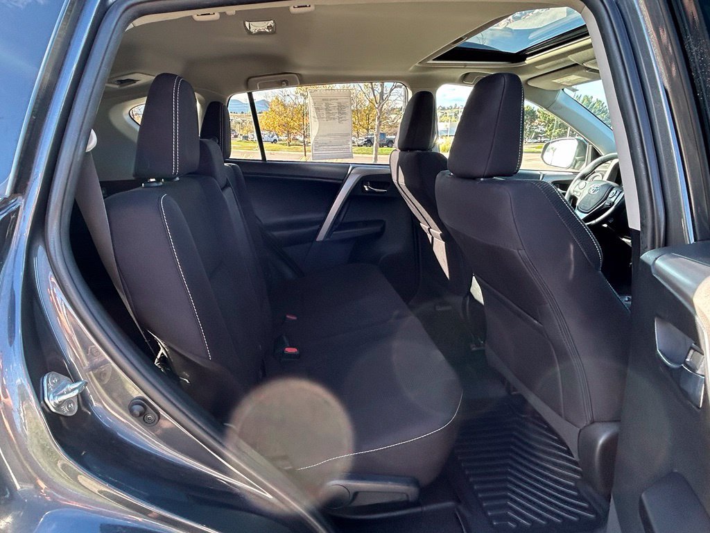Used 2018 Toyota RAV4 XLE AWD/4WD image 40
