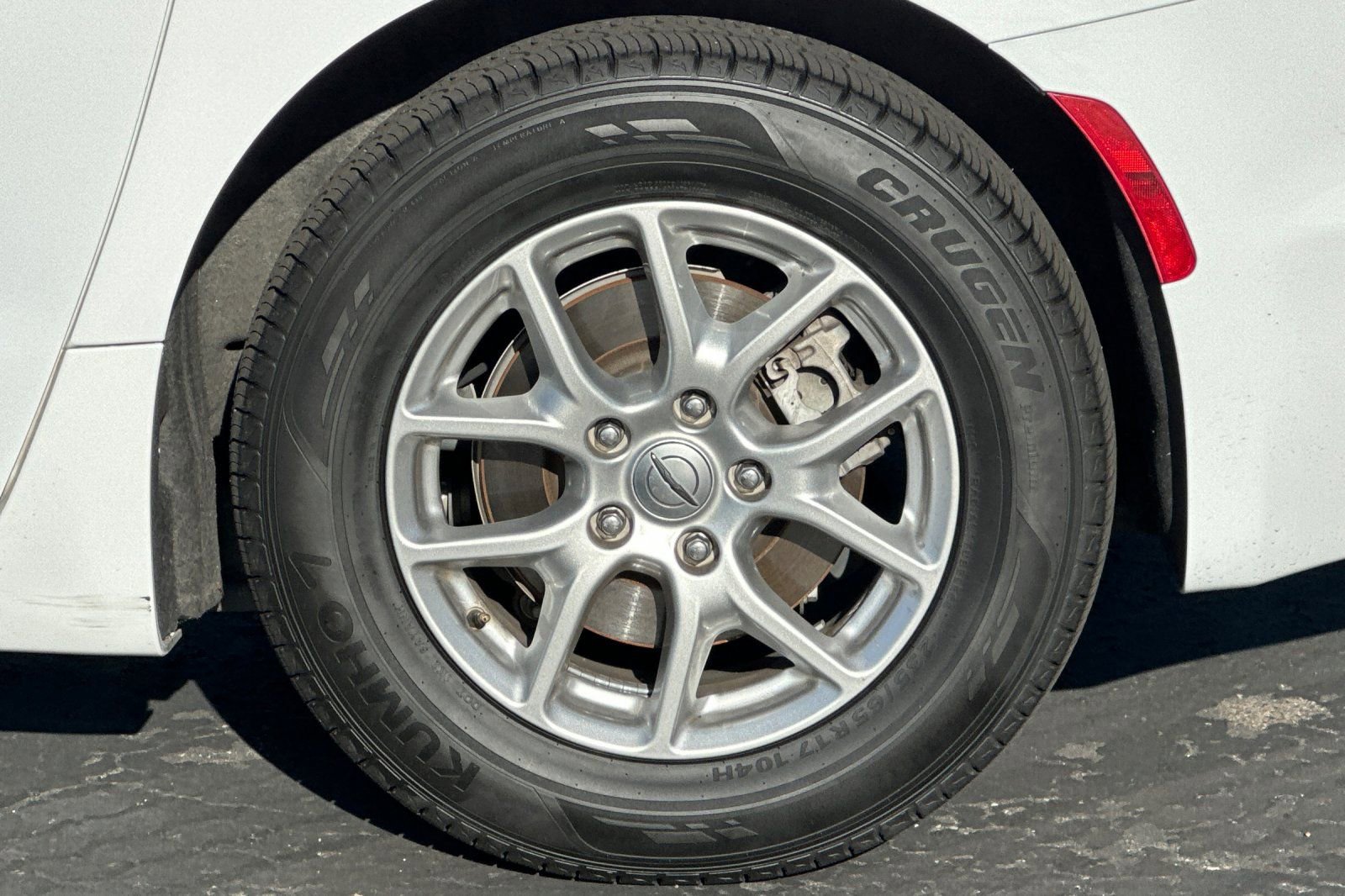 Used 2022 Chrysler Pacifica Touring-L FWD image 43