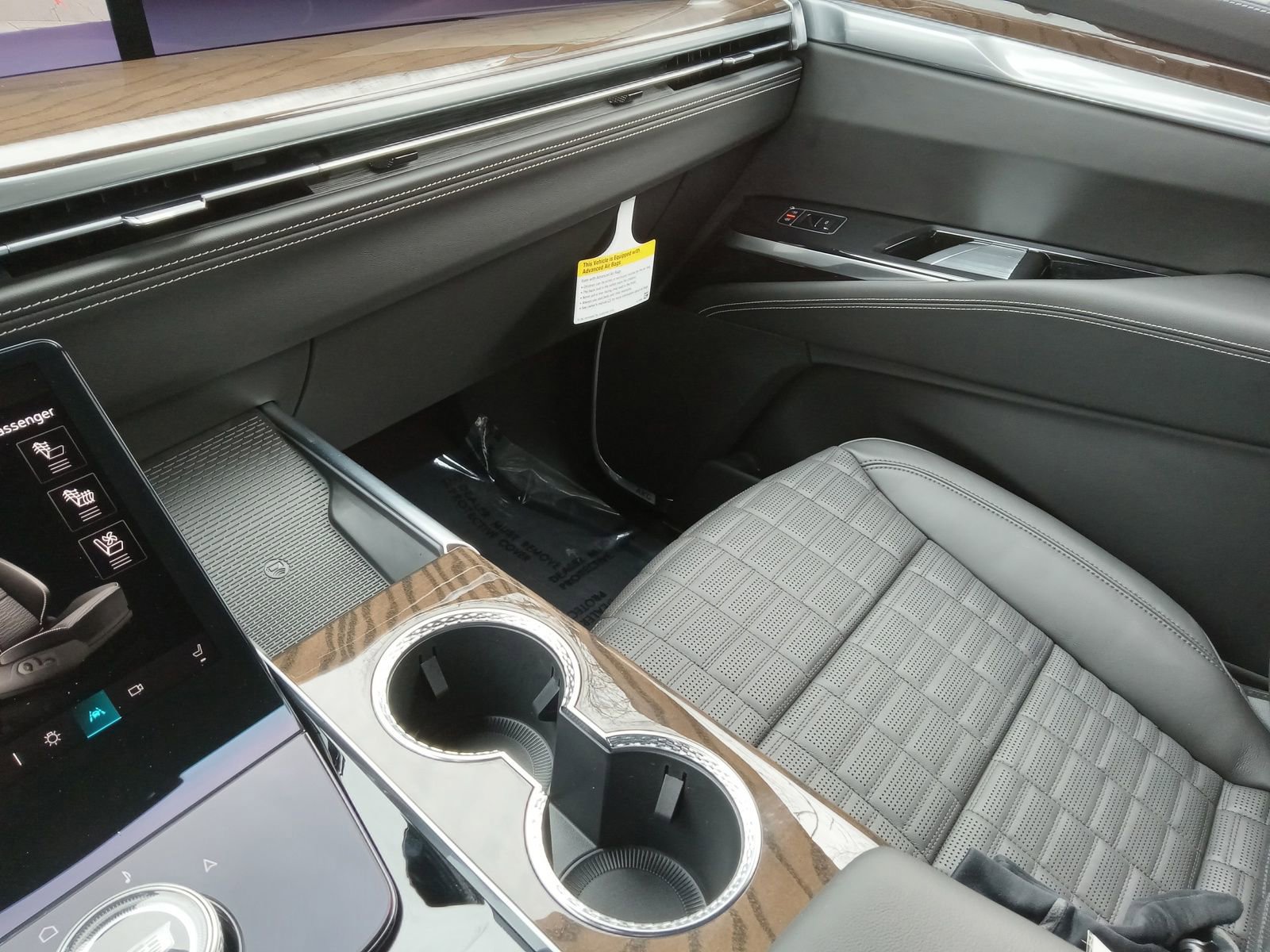 Used 2026 Cadillac Escalade Platinum Sport w/ LPO, ONYX Package image 19