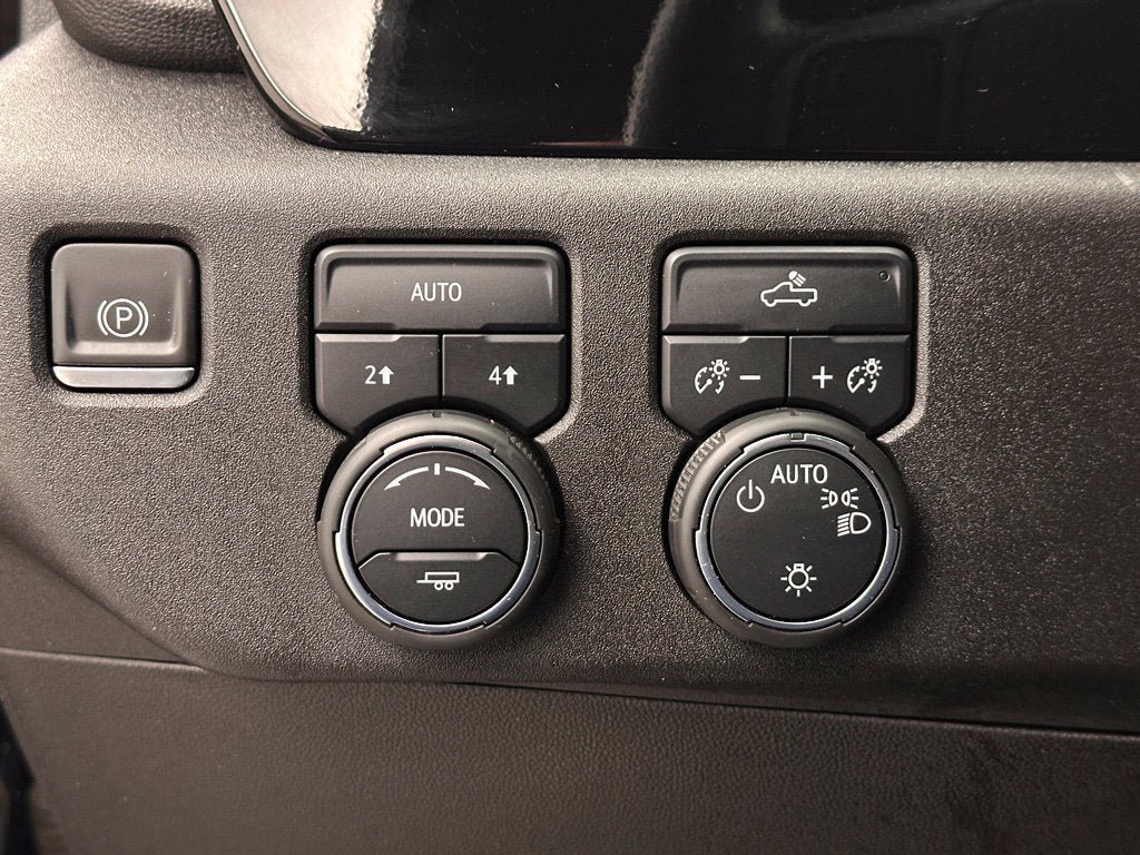 Used 2023 Chevrolet Silverado 1500 LT AWD/4WD image 10