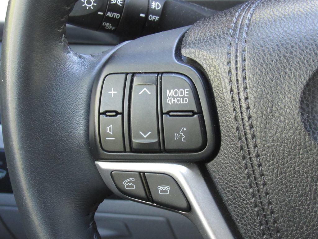 Certified 2016 Toyota Highlander XLE AWD/4WD image 26