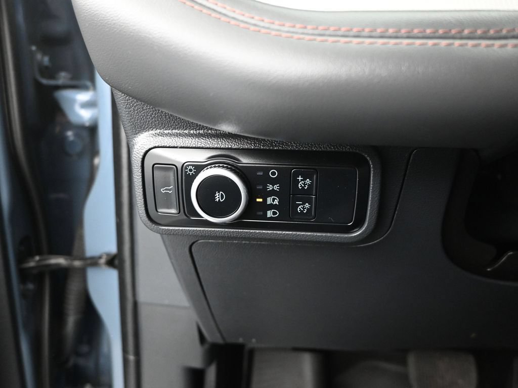 Used 2025 Ford Explorer Active w/ Active Comfort Package RWD image 13