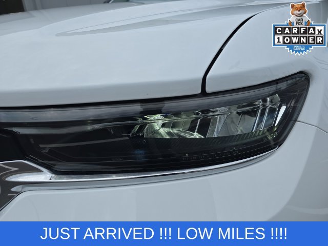 Used 2023 Jeep Grand Cherokee Laredo AWD/4WD image 19