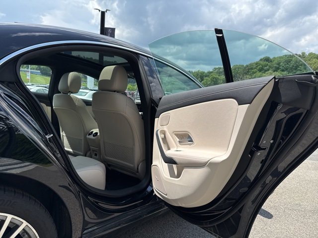 Used 2024 Mercedes-Benz CLA 250 4MATIC image 23