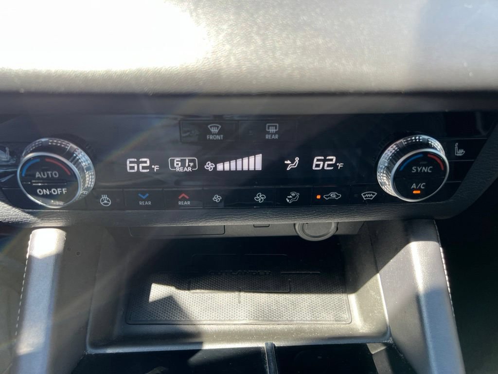Used 2023 Mitsubishi Outlander SEL AWD/4WD image 31