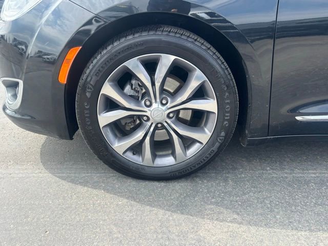 Used 2018 Chrysler Pacifica Limited w/ Tire & Wheel Group image 10