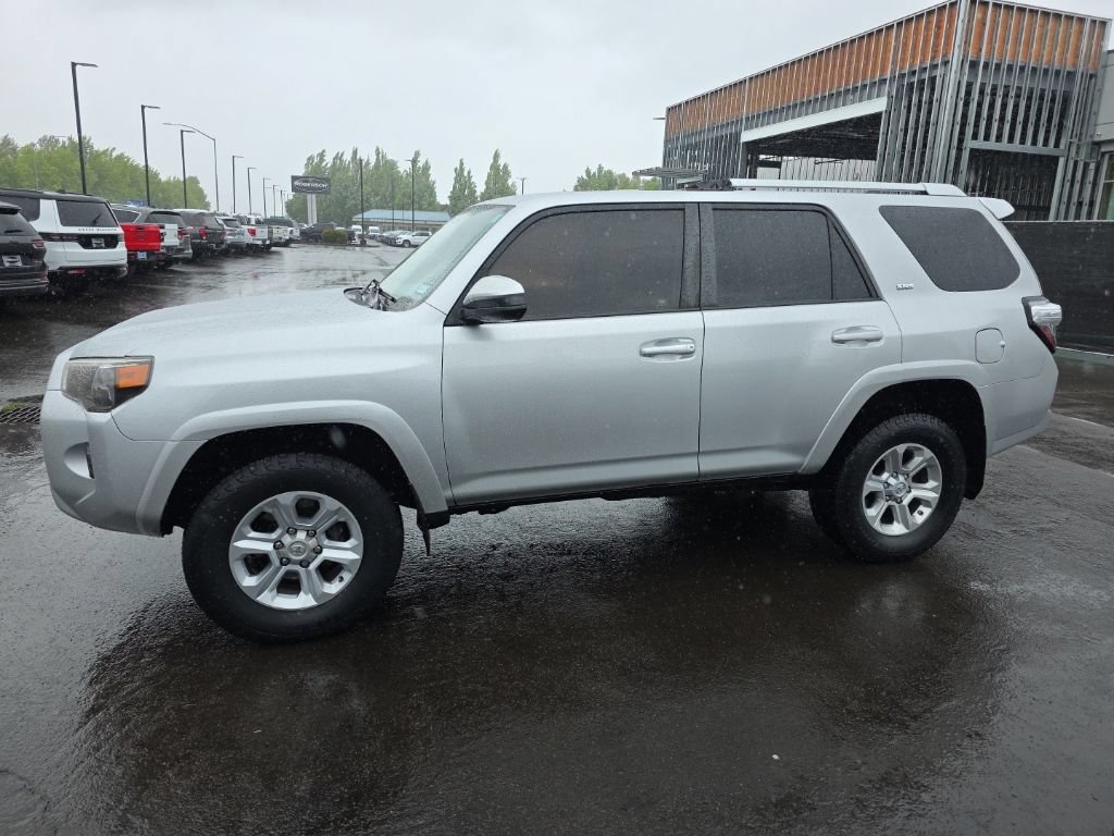 Used 2018 Toyota 4Runner SR5 AWD/4WD image 2