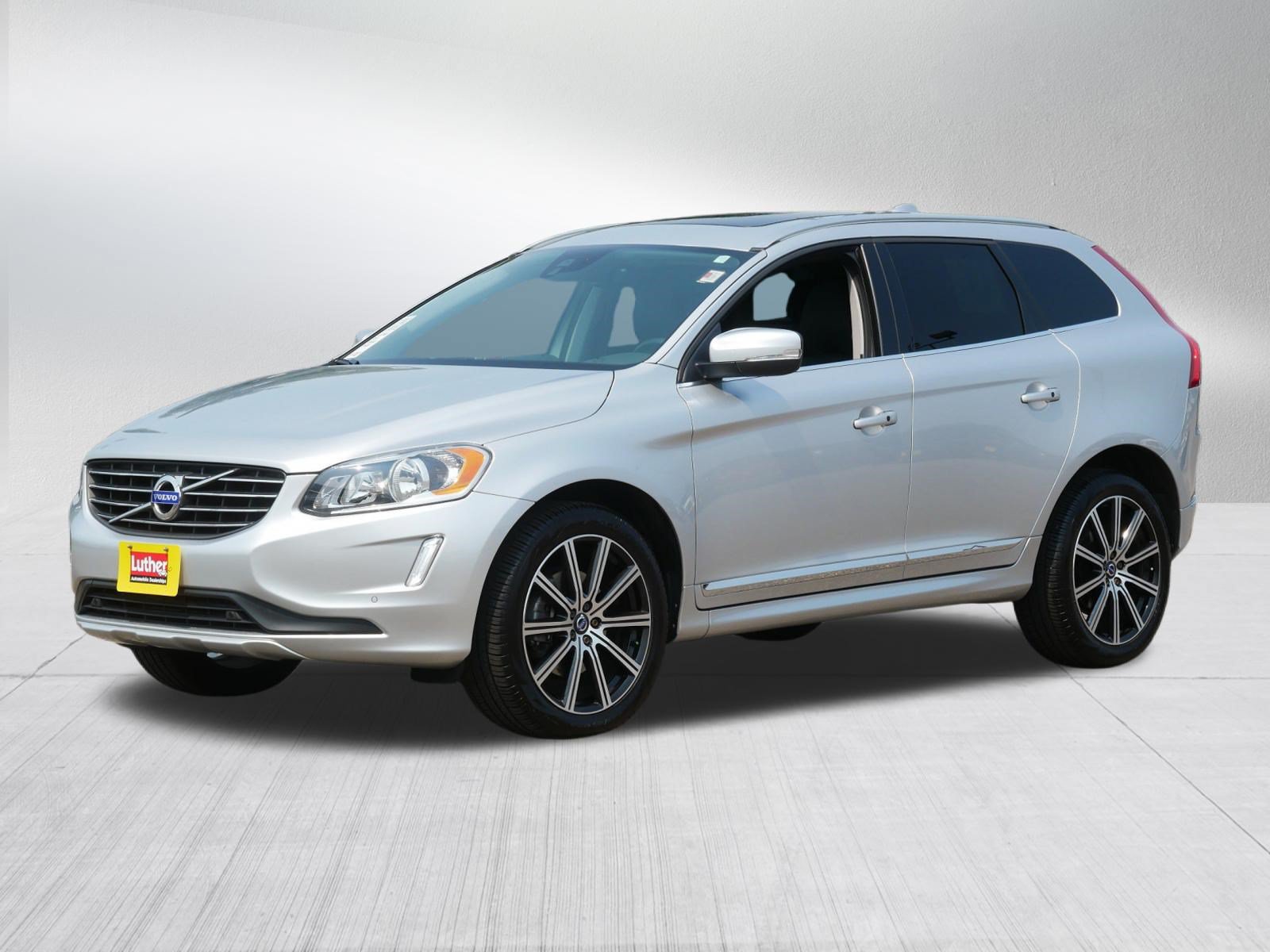 Used 2015 Volvo XC60 T6 w/ Proximity Package AWD/4WD image 3
