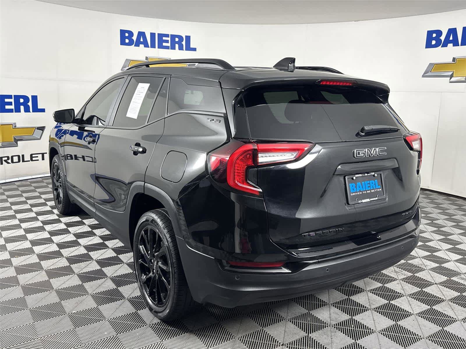 Used 2023 GMC Terrain SLE w/ Elevation Edition AWD/4WD image 3