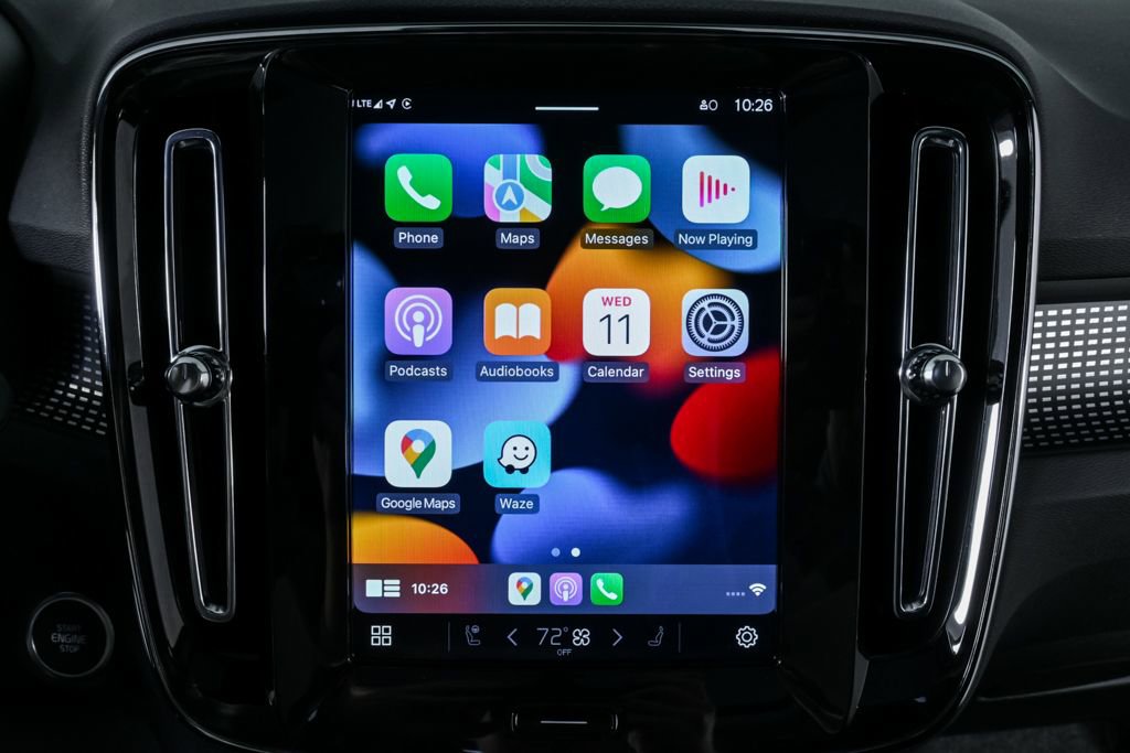 Certified 2025 Volvo XC40 B5 Plus image 17