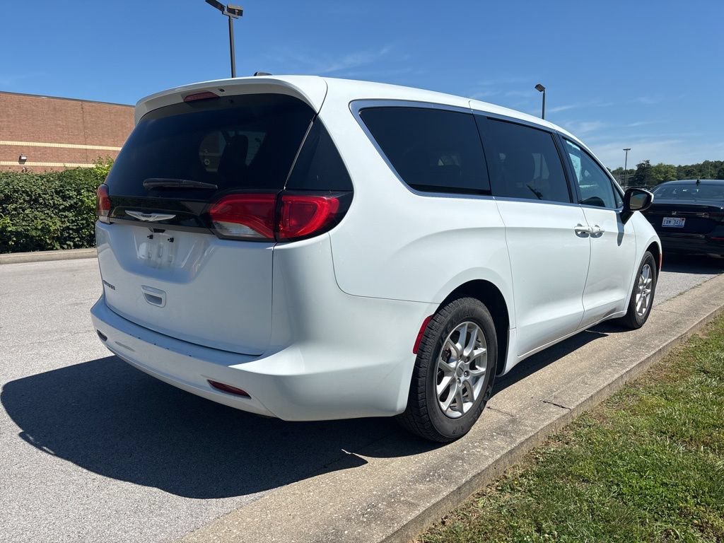 Used 2023 Chrysler Voyager LX FWD image 2