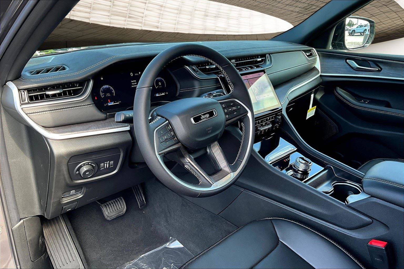 New 2025 Jeep Grand Cherokee L Limited w/ Luxury Tech Group II image 7