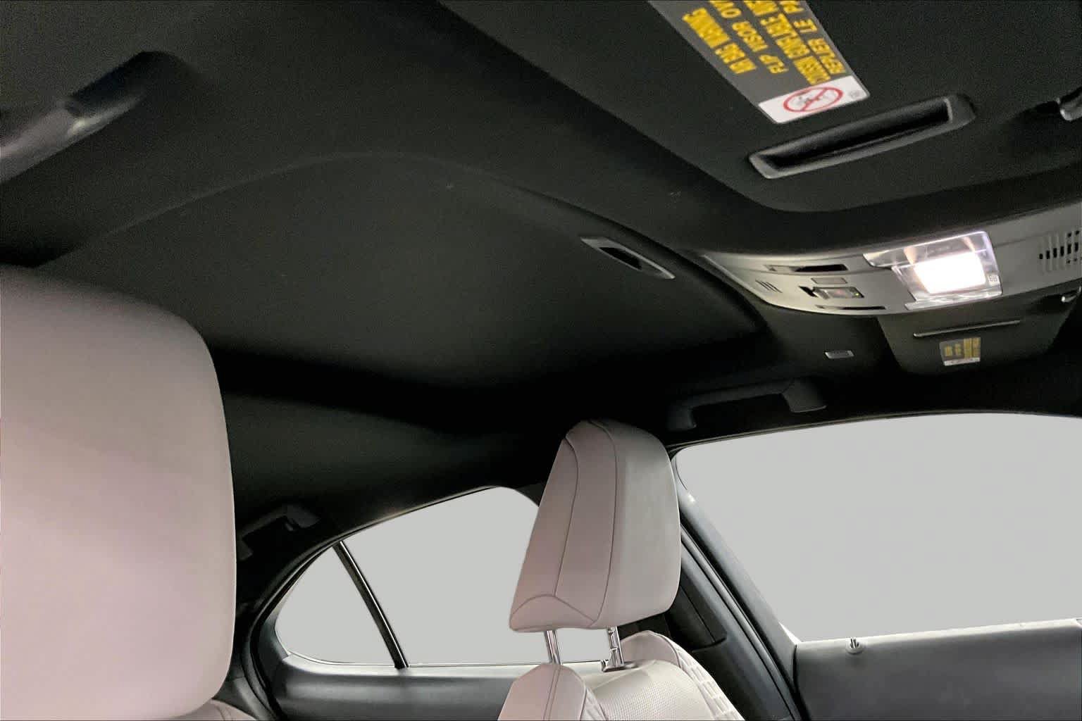 Used 2019 Lexus UX 250h w/ Premium Package AWD/4WD image 13