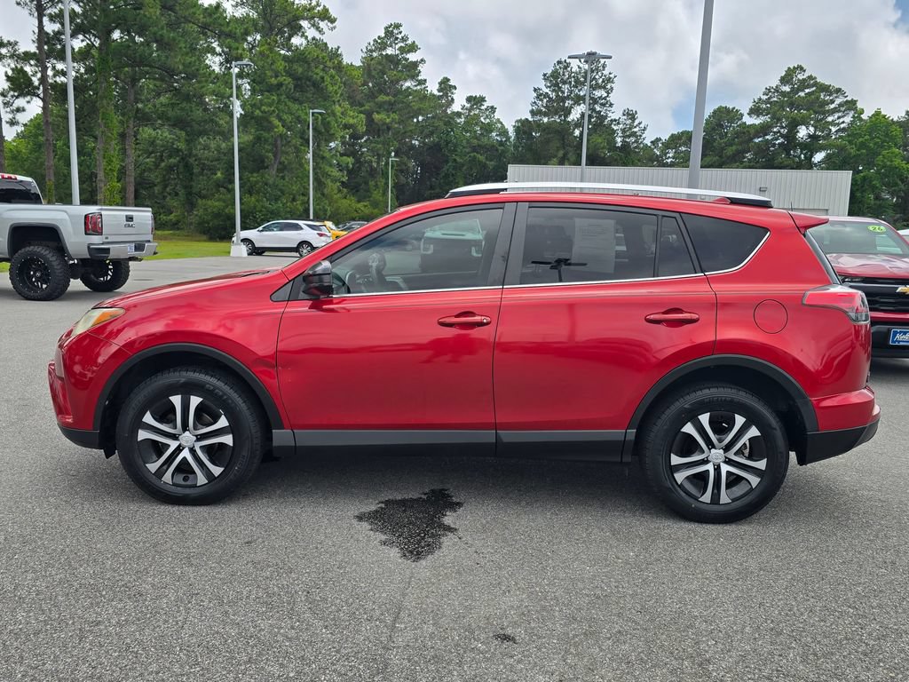 Used 2016 Toyota RAV4 LE FWD image 2