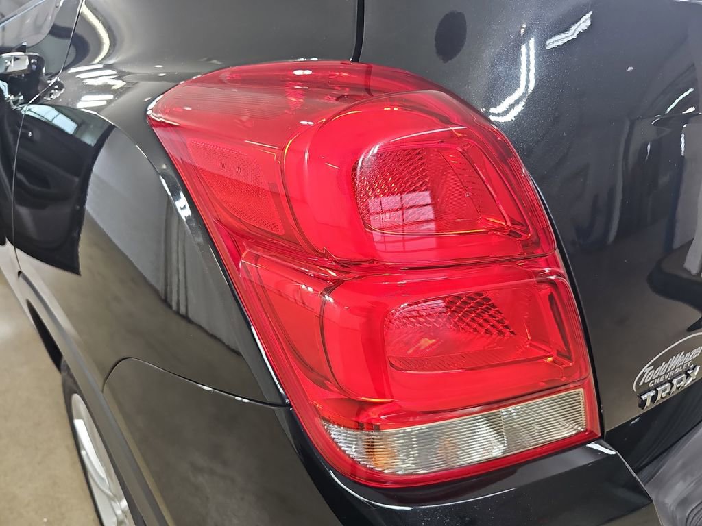 Used 2018 Chevrolet Trax Premier image 39