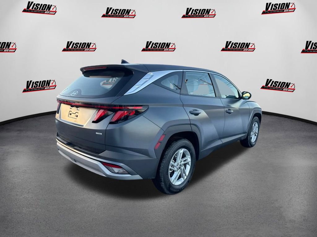 Certified 2025 Hyundai Tucson SE image 5