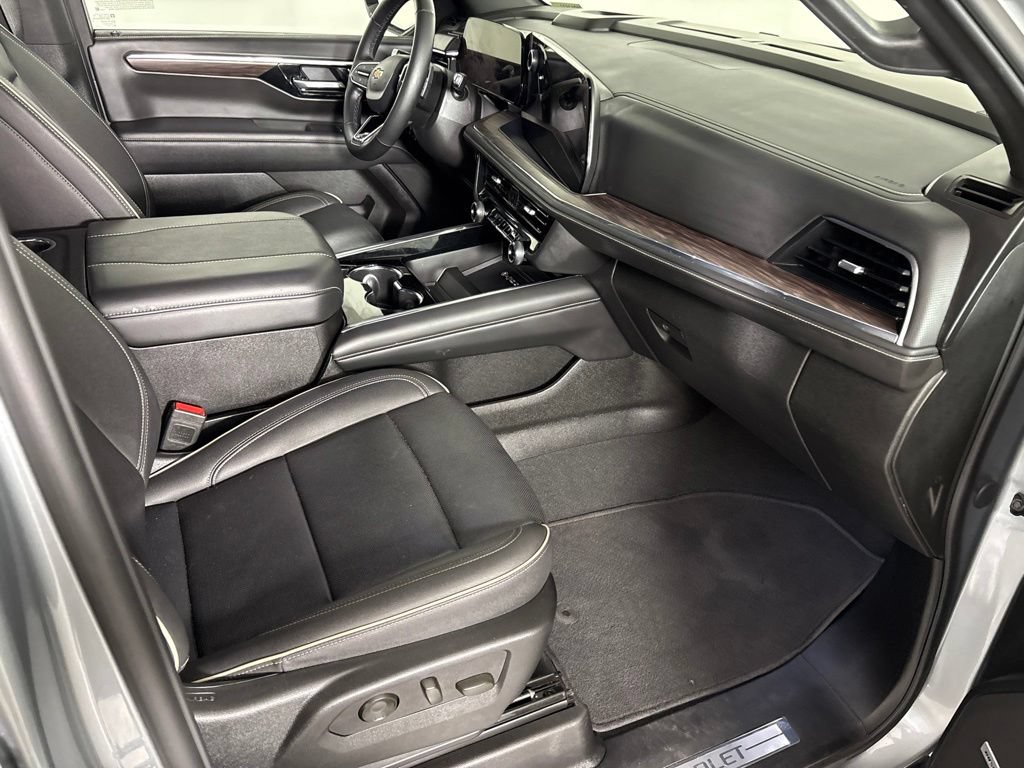 Certified 2025 Chevrolet Suburban Premier RWD image 20