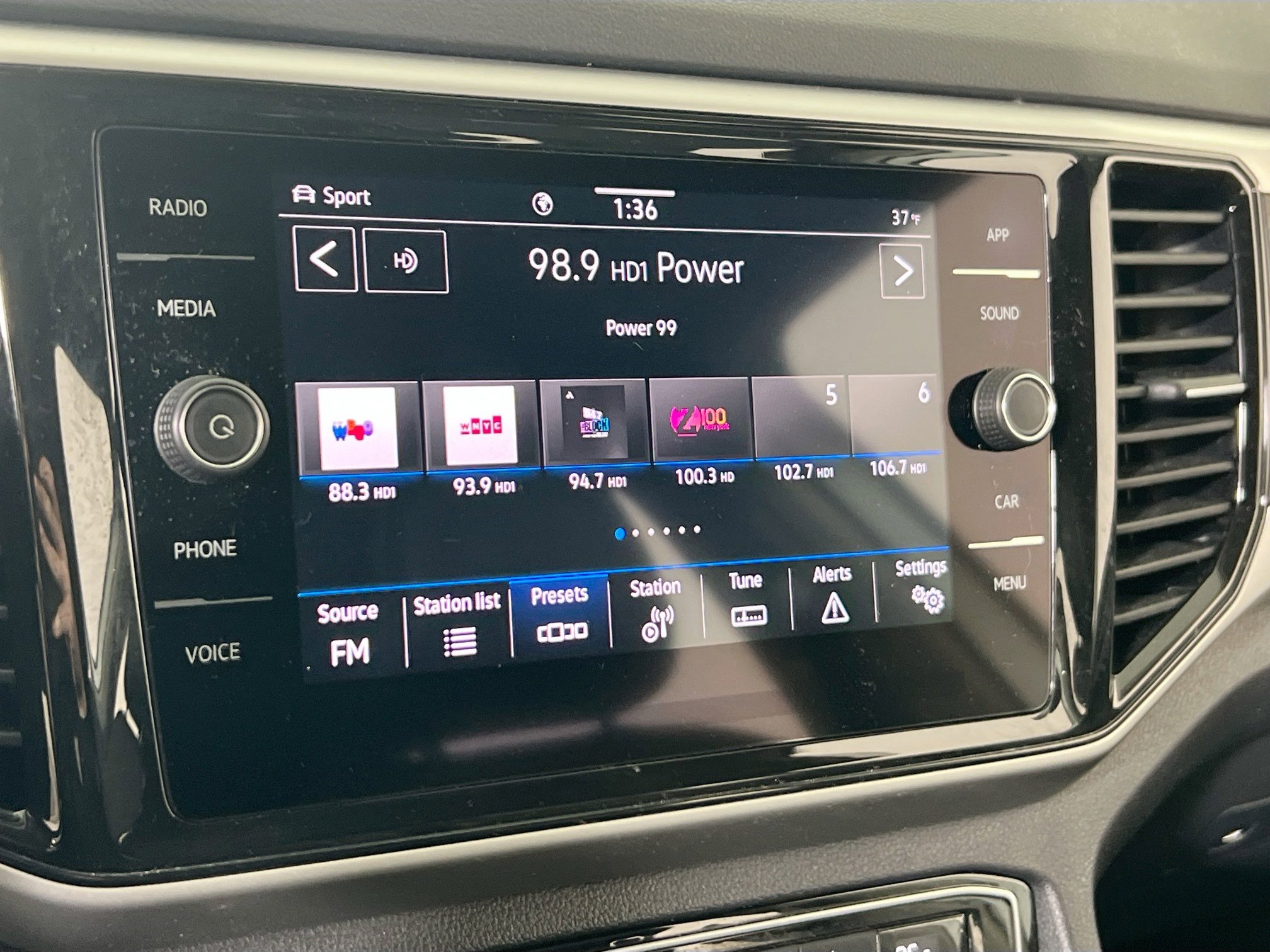 Used 2023 Volkswagen Atlas SE image 14