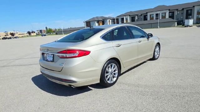 Used 2017 Ford Fusion SE w/ Fusion SE Technology Package FWD image 7